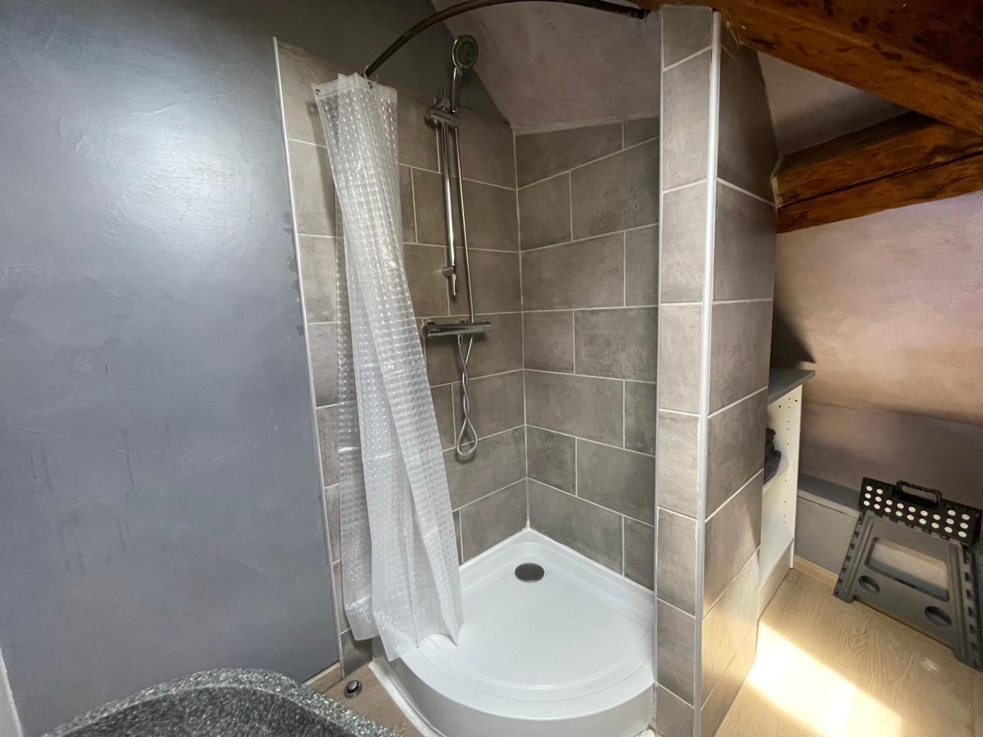 Les Combles De L Aure Grand Studio Cosy Confortable Classe 3 Etoiles Centre Bayeux 2 Mn A Pied Cathedrale Proche Plages Du Debarquement 외부 사진